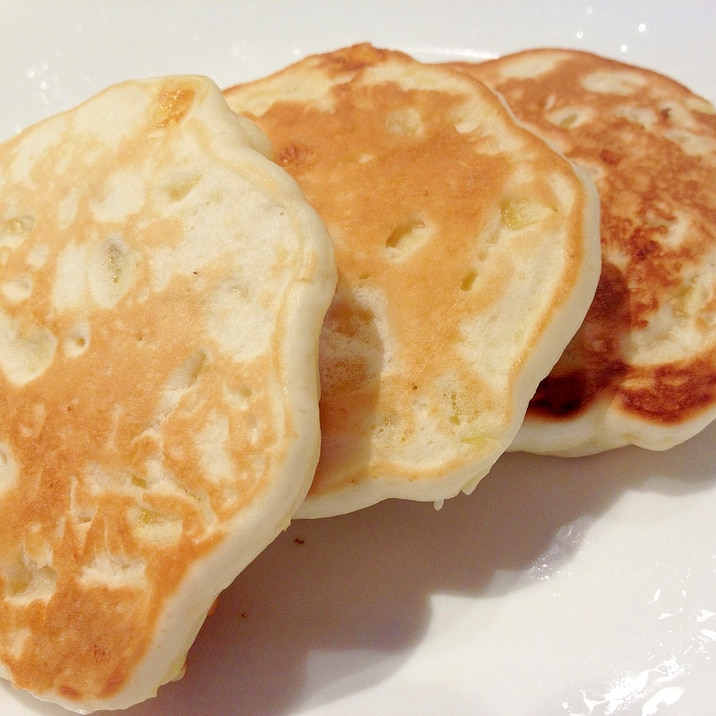 幼児食　さつまいもとリンゴのパンケーキ